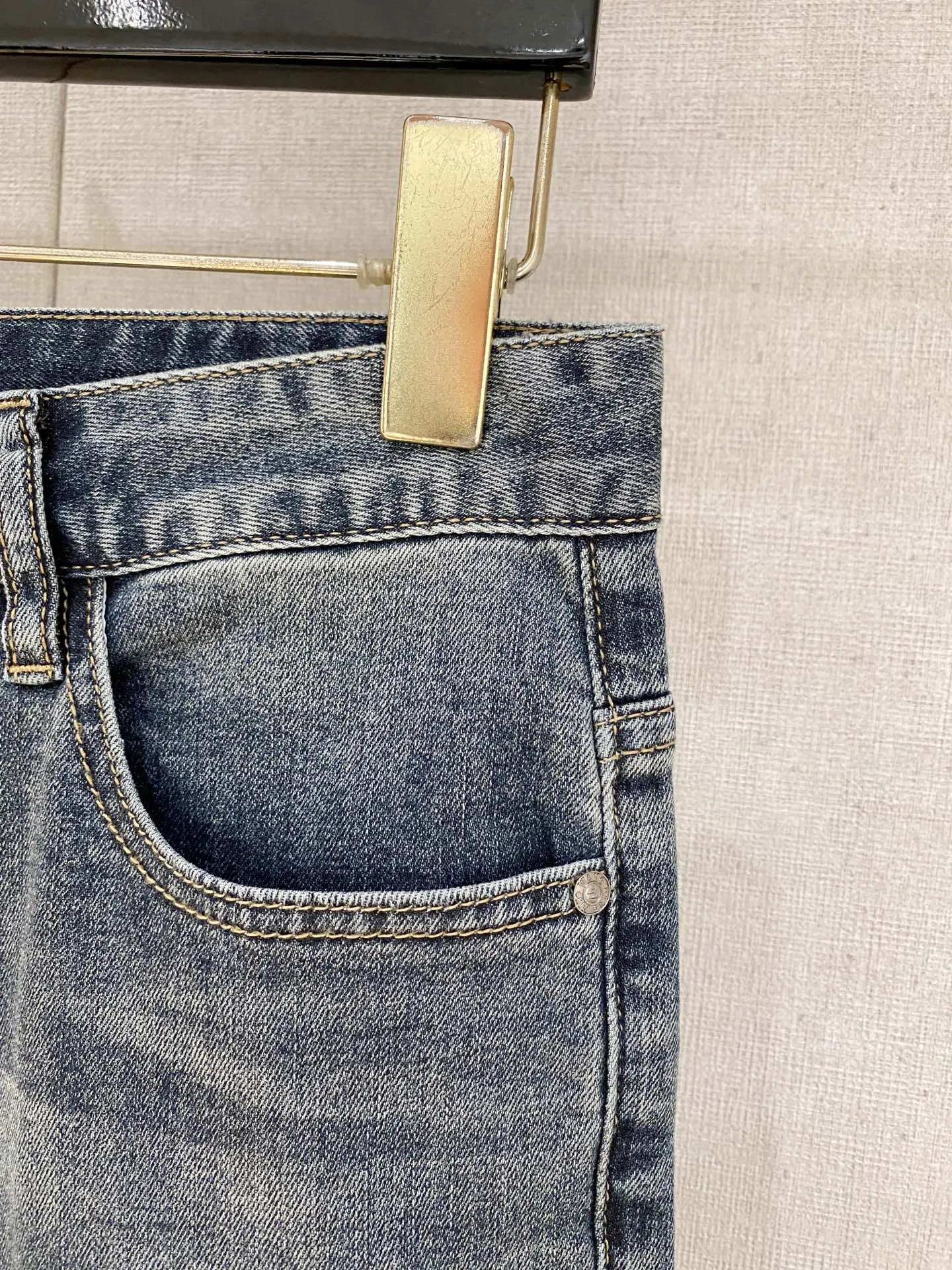 LP Nuoyoupanya 💎The latest 2026 summer ️ launches new men’s jeans! Heavy-duty washed denim fabric, customized fabric is softer and more comfortable than ordinary denim fabric! Ultra-heavy industrial washing process and dual-process washing. The entire pair of pants has a comfortable hand feel, and the level of fineness and breathable effect are top-notch. All hardware brand logos are custom-made, and the materials are selected with the best attributes. The elasticity of the fabric is very good and the comfort is great! The low-key design style is simple and elegant. The repurchase rate is extremely high 👍. Sizes: 28-36